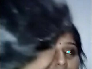 Mallu Bhabhi gets to quickly flash her