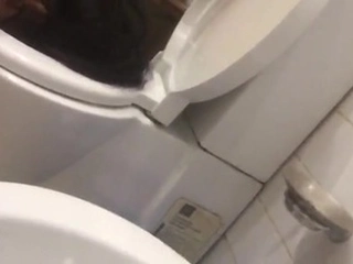 Tamil stunner cleans the wc with her