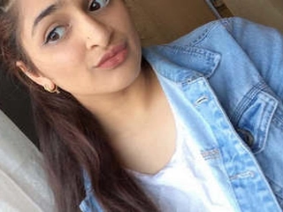Desi girlfriend's naked flash for her