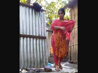 Desi bhabi's private bathtub time