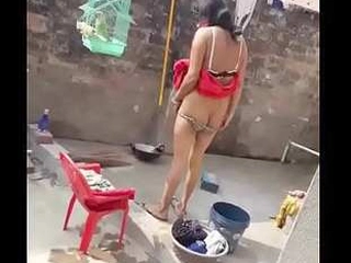Desi Aldeia's naughty peeing session