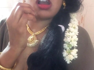 Indian bhabhi pisses in the rest room