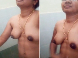 Indian aunty with sexy glasses gets bare