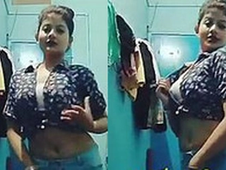 Instagram model flaunts her  tummy and
