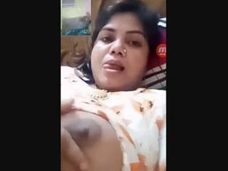 Desi couple's sizzling flash of their
