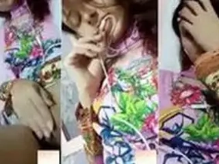 Nice Pakistani lady masturbates on cam