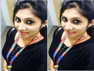 Nice Indian damsel shows off her boobs