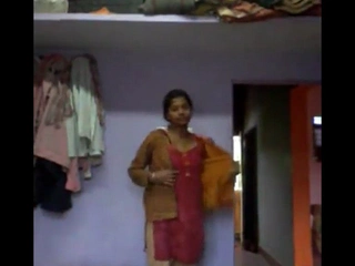 Indian dame unclothes down to her