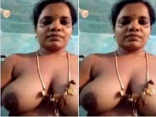 Indian bhabhi takes a bathtub in the
