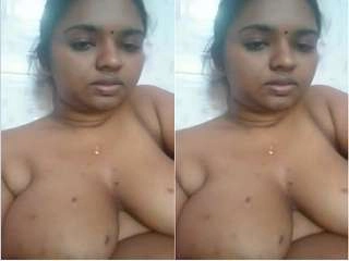 Mallu babe flaunts her giant