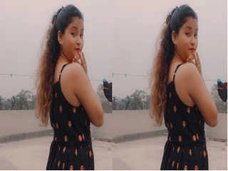 Off the hook vid of Indian girl milking