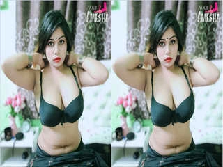 Amesha's naked figure in sensational