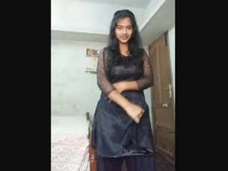 Desi bombshell makes her own pornography