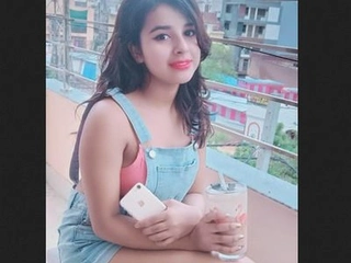 Teenager web cam girl sends wild MMS
